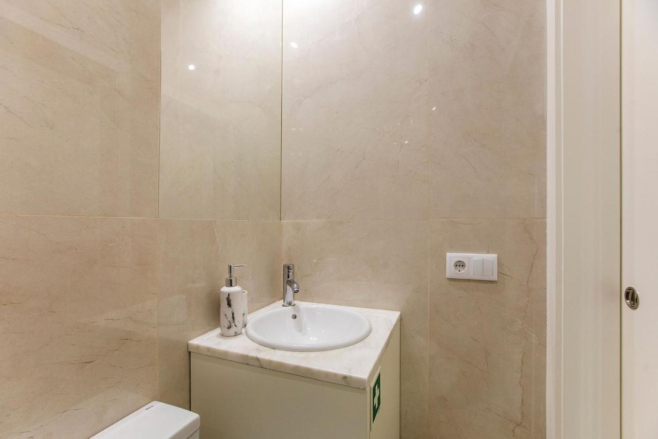 Lovelystay - Cozy 1Br In Santa Catarina W/ Balcony Porto Buitenkant foto